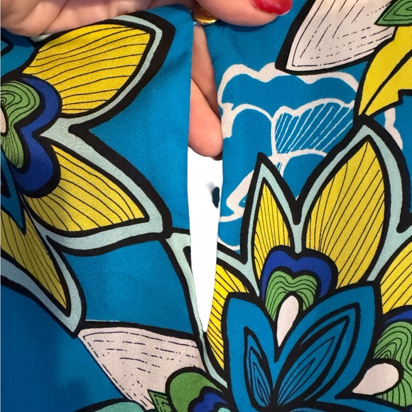 SPRING/SUMMER  Floral Print Sleeveless Blouse   PLUS: 2X        #6 - Picture 5 of 8